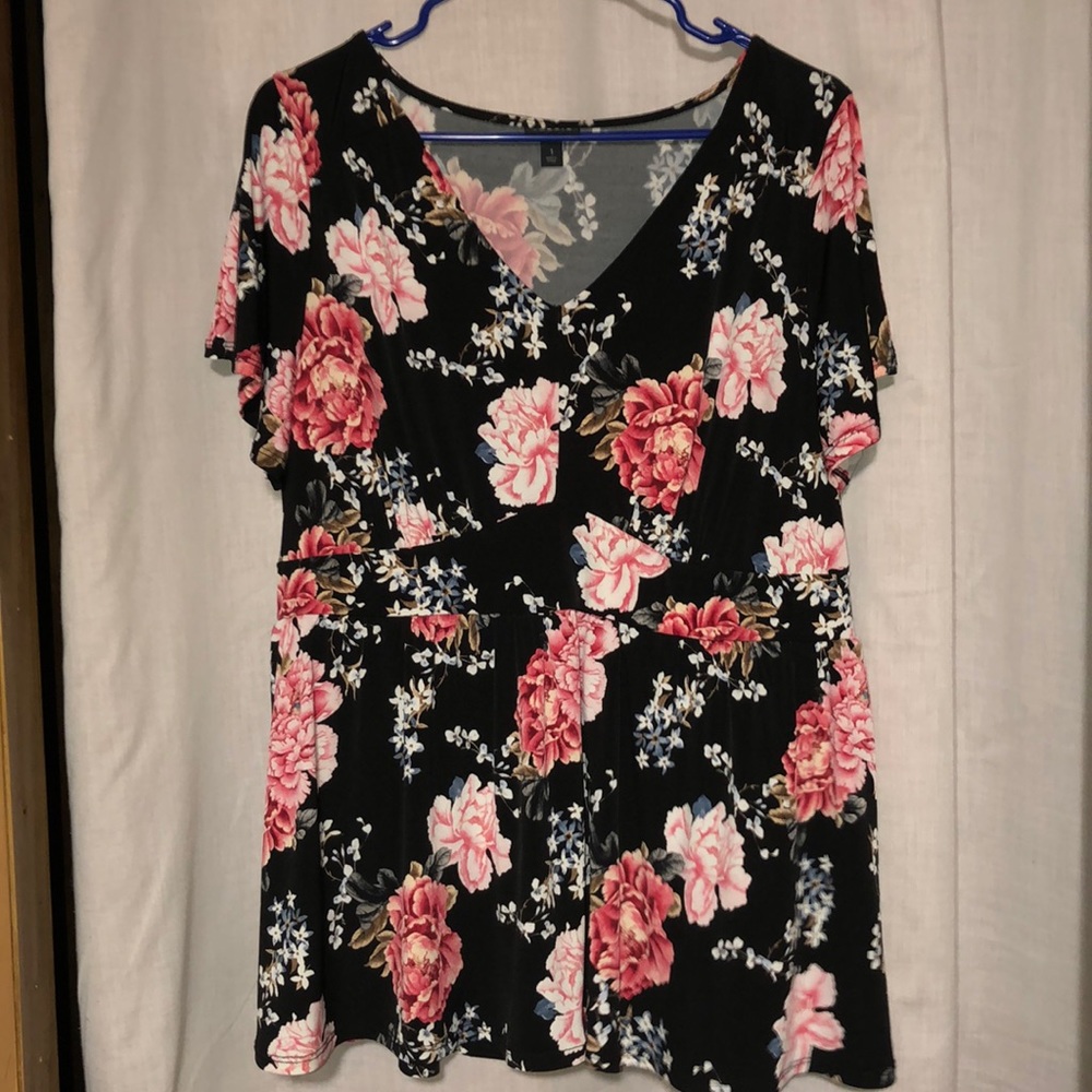 Torrid  Short Sleeve Blouse black w/flowers